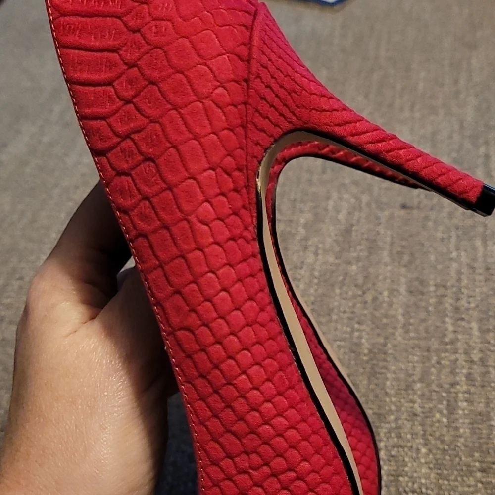 Jessica Simpson bright pink embossed reptile scale heels sz 9.5 shoes SH174